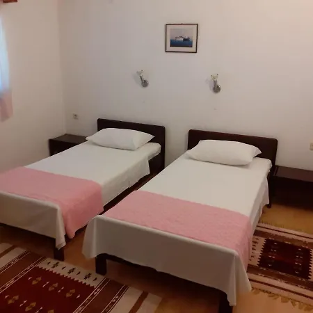 Ana Apartament Zaglav